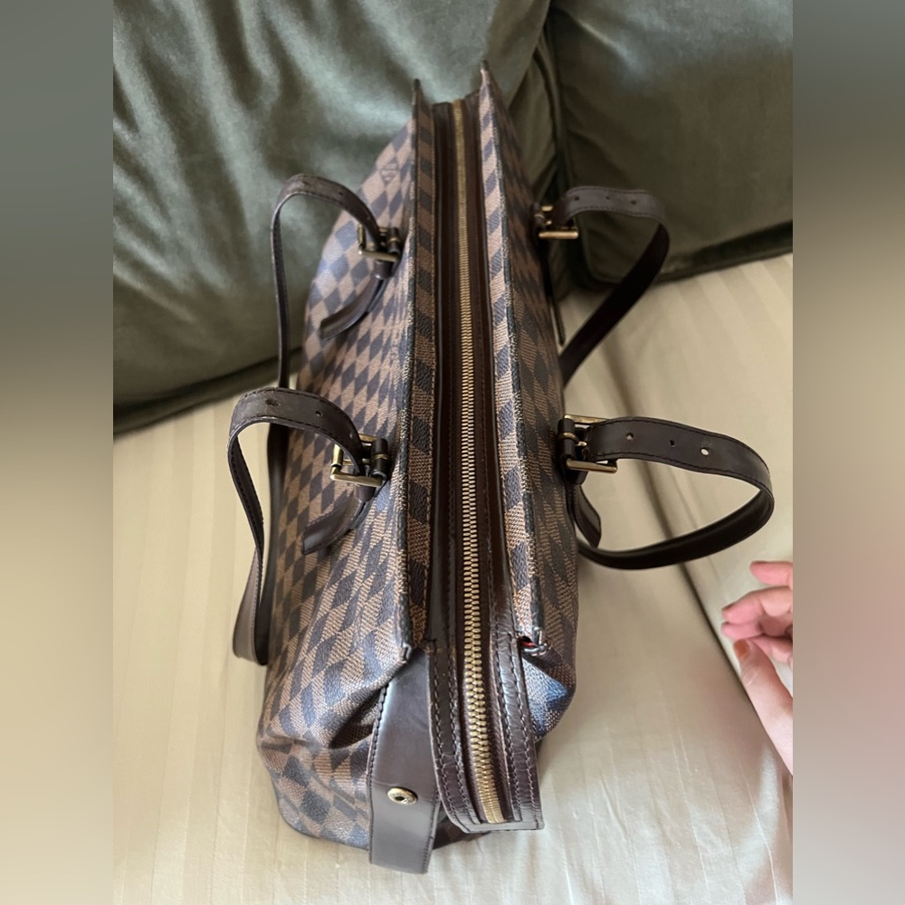 Authentic Louis Vitton Chelsea Bag